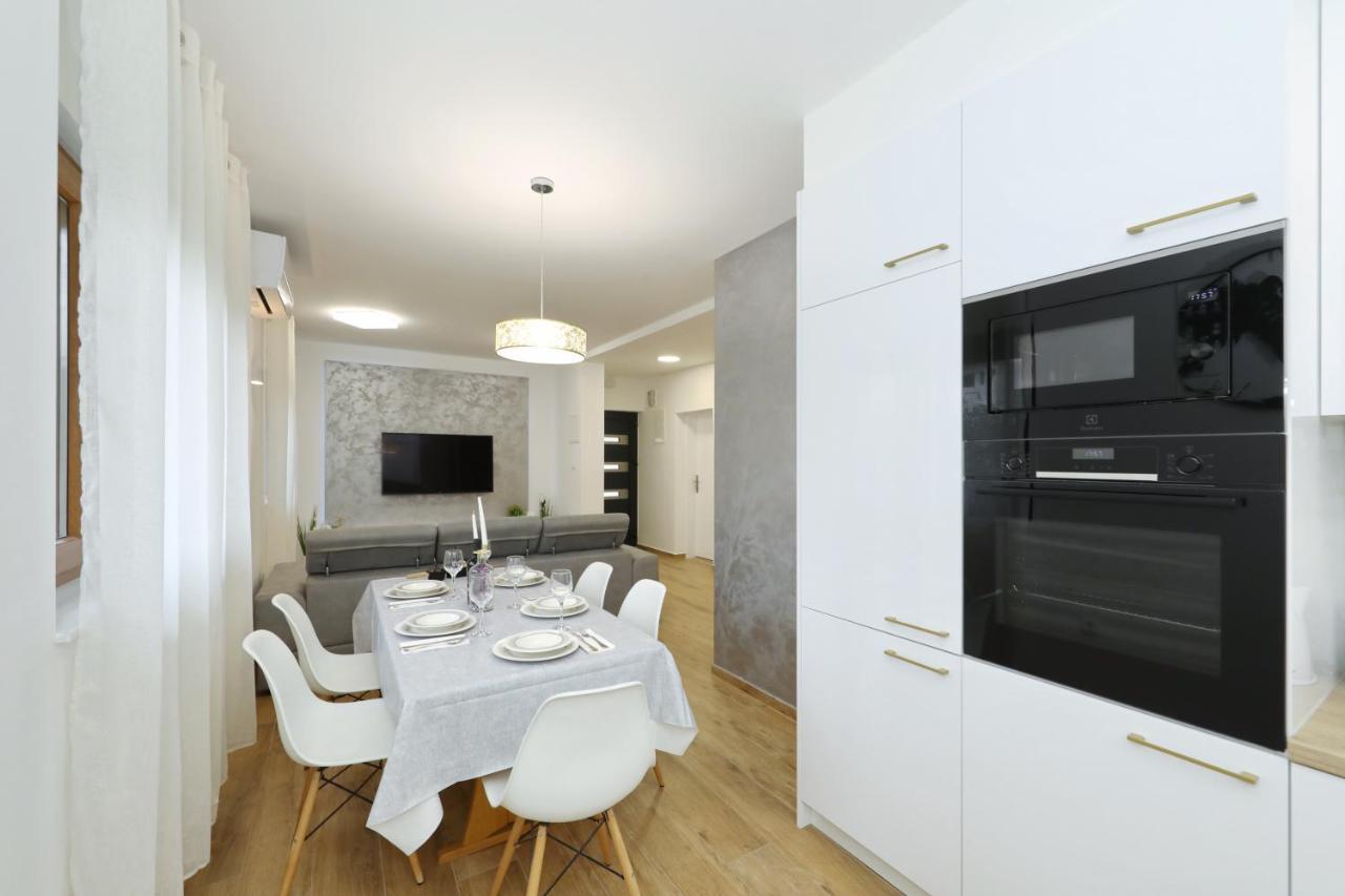 Apartment And Room Mare Zara Esterno foto