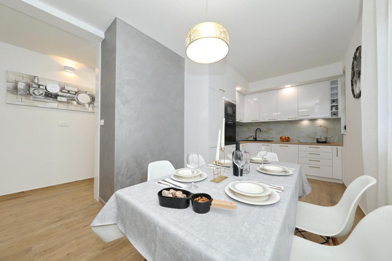 Apartment And Room Mare Zara Esterno foto
