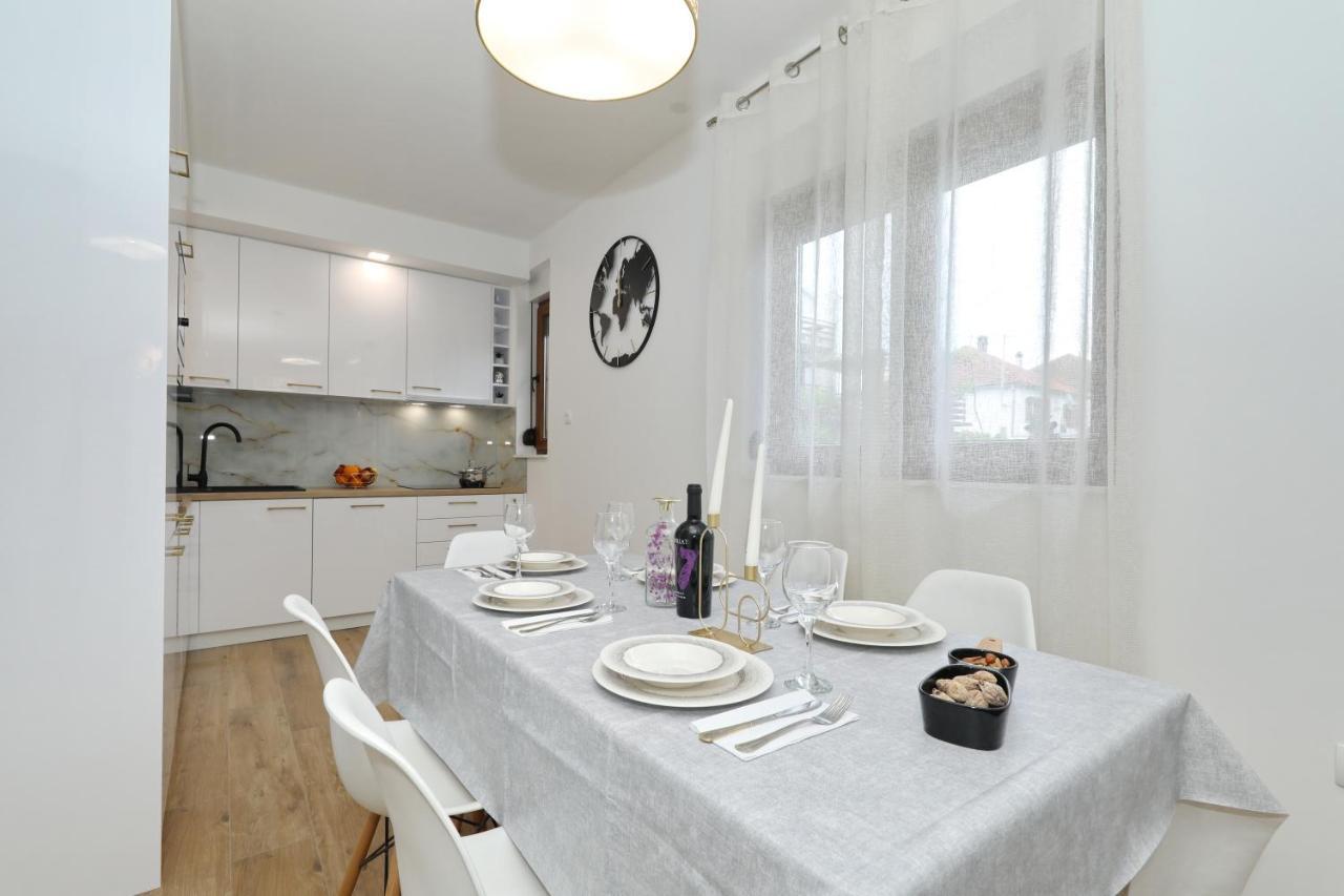 Apartment And Room Mare Zara Esterno foto