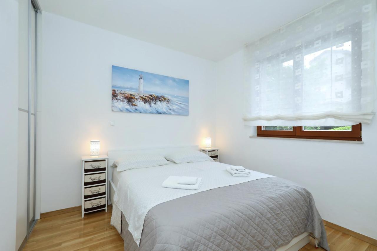 Apartment And Room Mare Zara Esterno foto