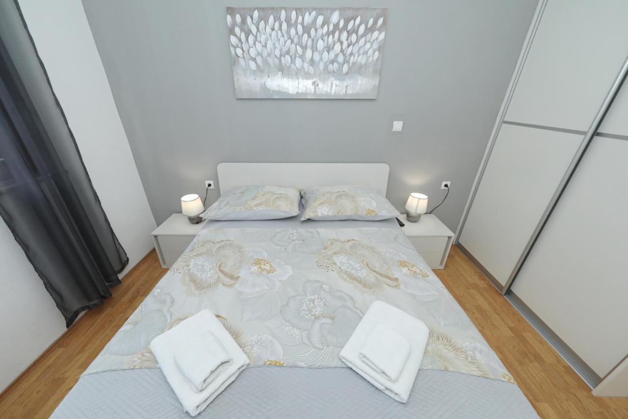 Apartment And Room Mare Zara Esterno foto