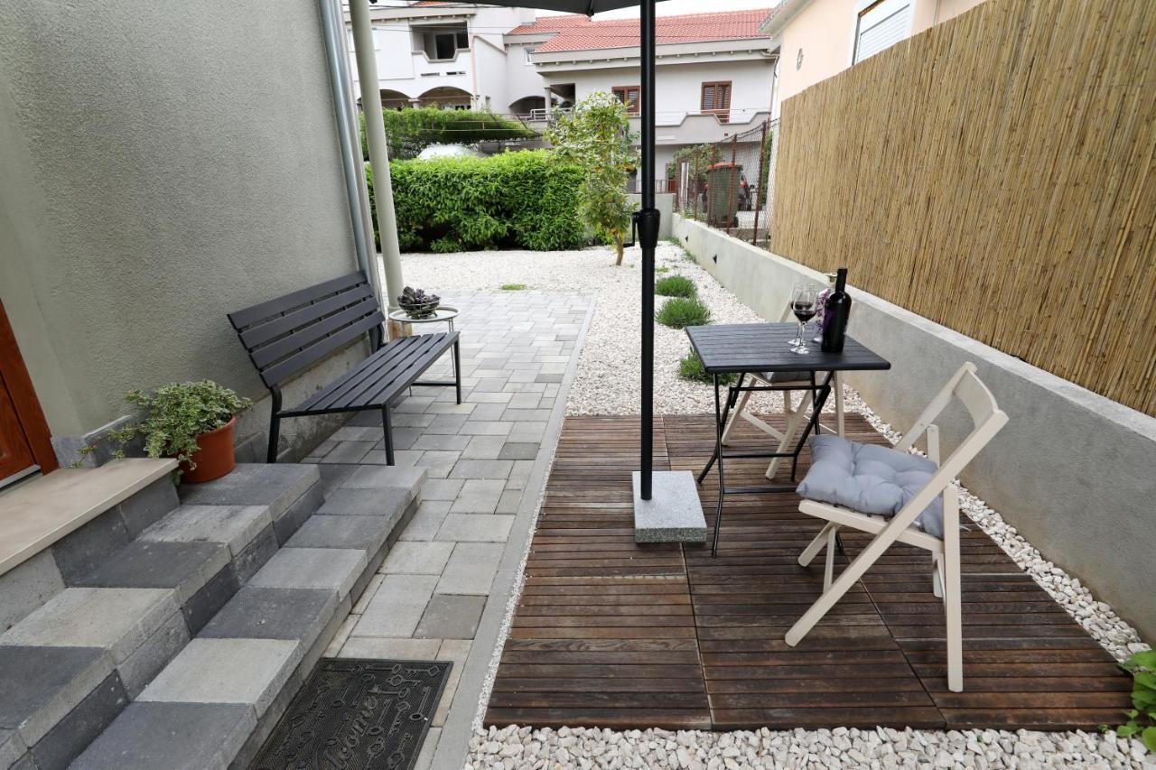 Apartment And Room Mare Zara Esterno foto