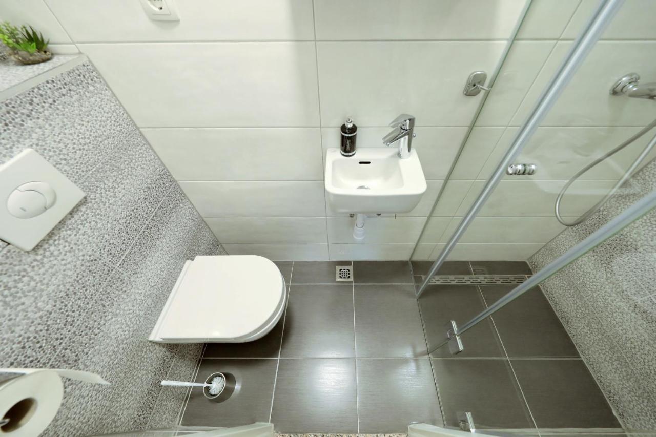 Apartment And Room Mare Zara Esterno foto