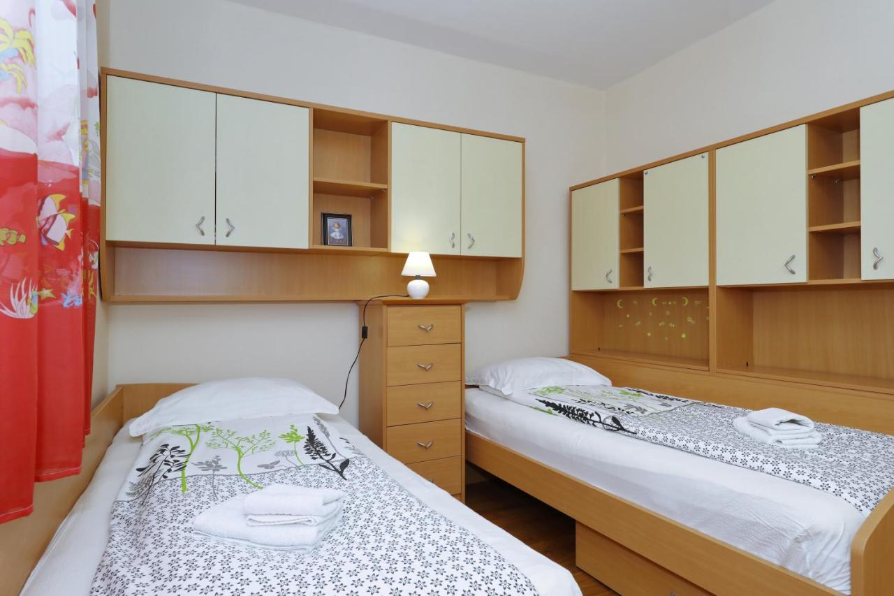 Apartment And Room Mare Zara Esterno foto