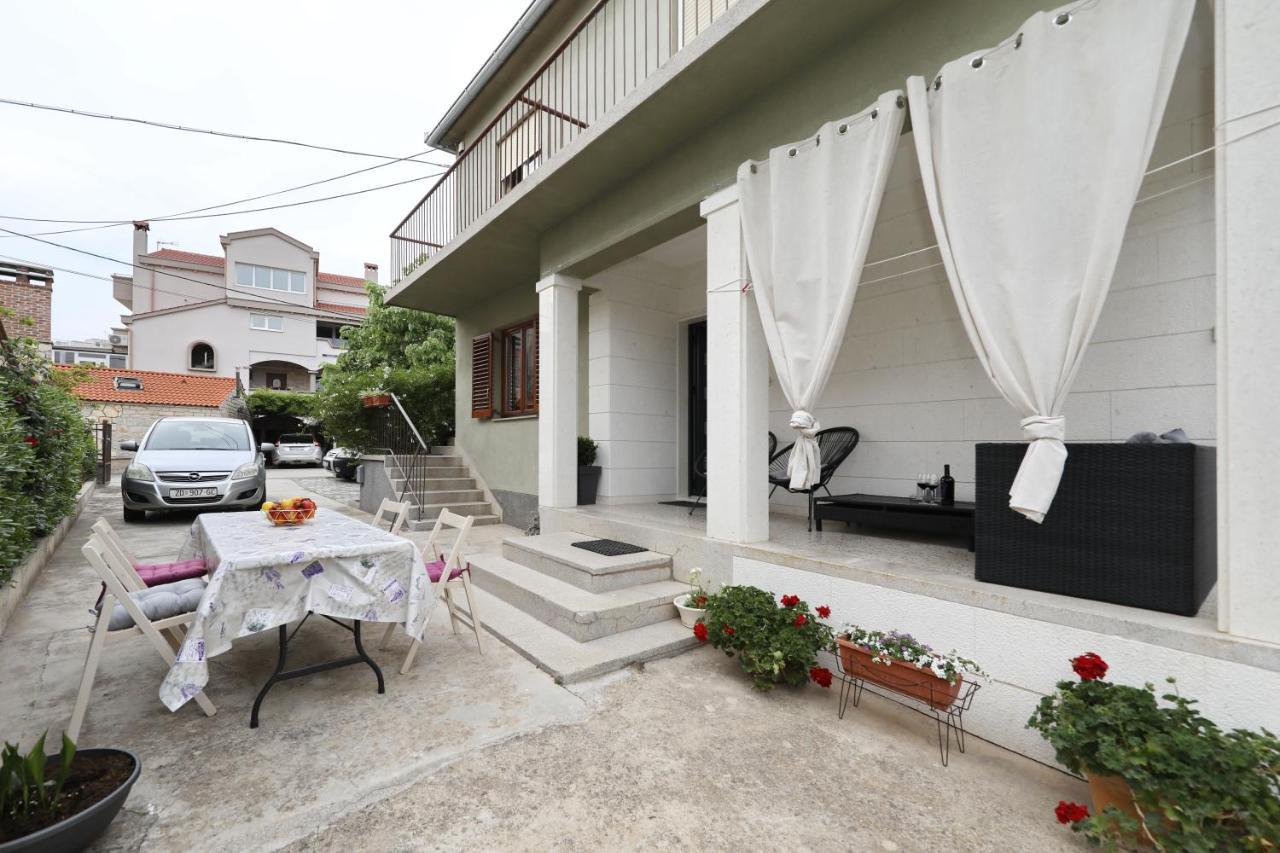 Apartment And Room Mare Zara Esterno foto