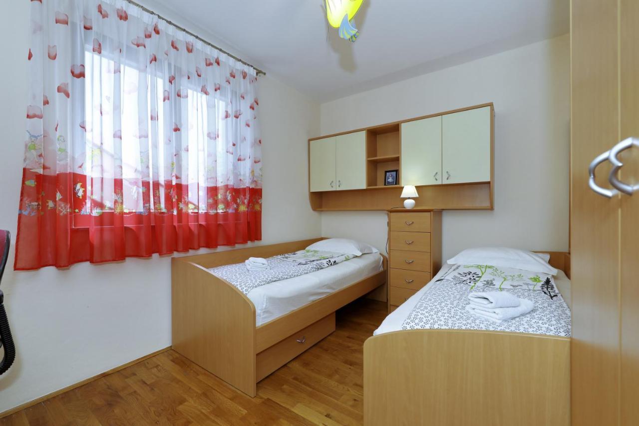 Apartment And Room Mare Zara Esterno foto